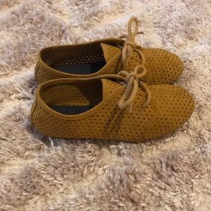 Old Navy Shoes - Cute mustard oxfords, like new!!! Old Navy Shoes - Cute mustard oxfords, like new!!!